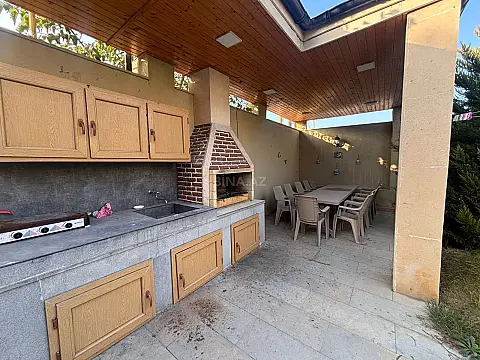 Satılır 5 otaqlı həyət evi 165 m²