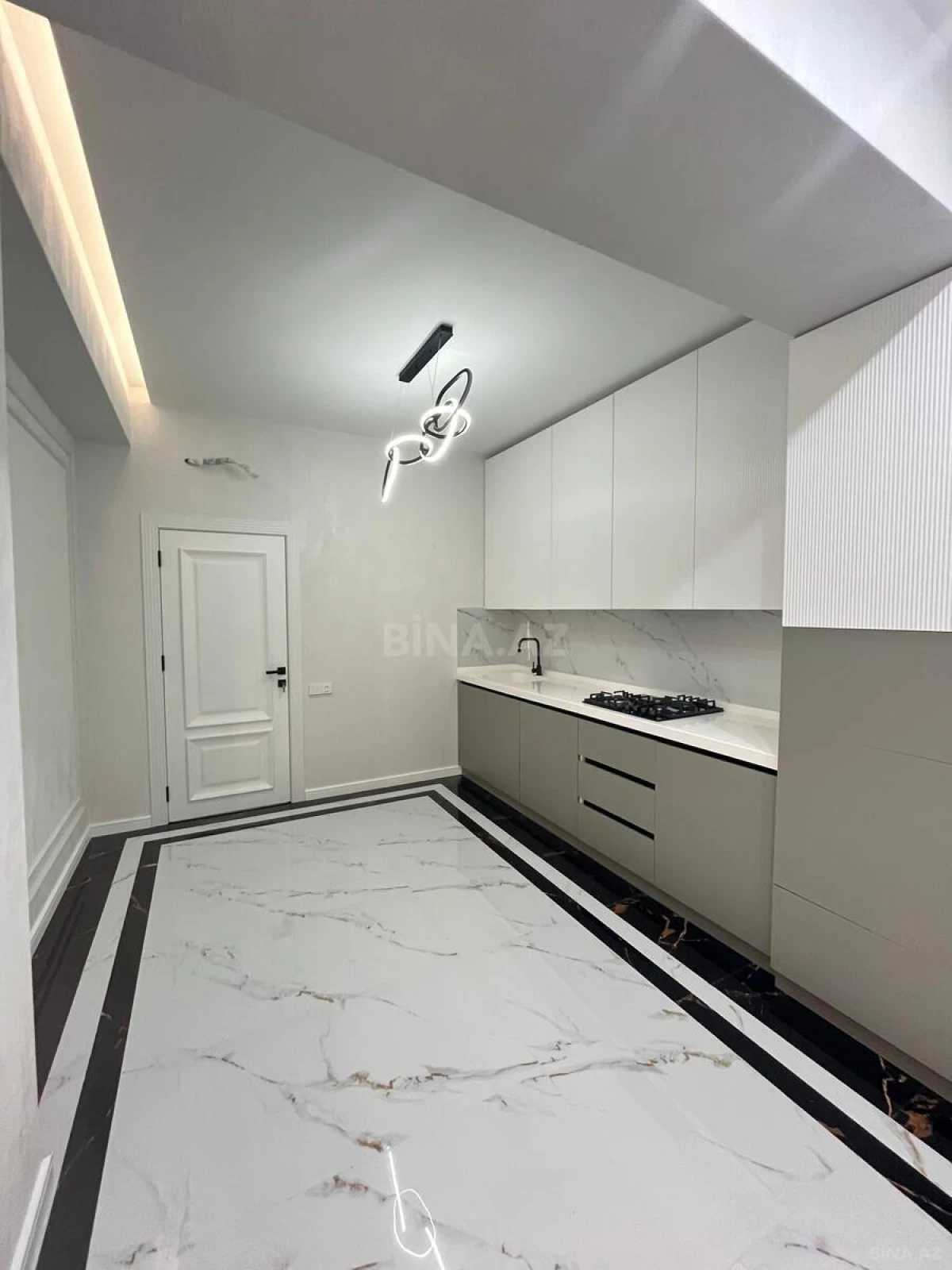 Satılır 3 otaqlı mənzil 101 m²