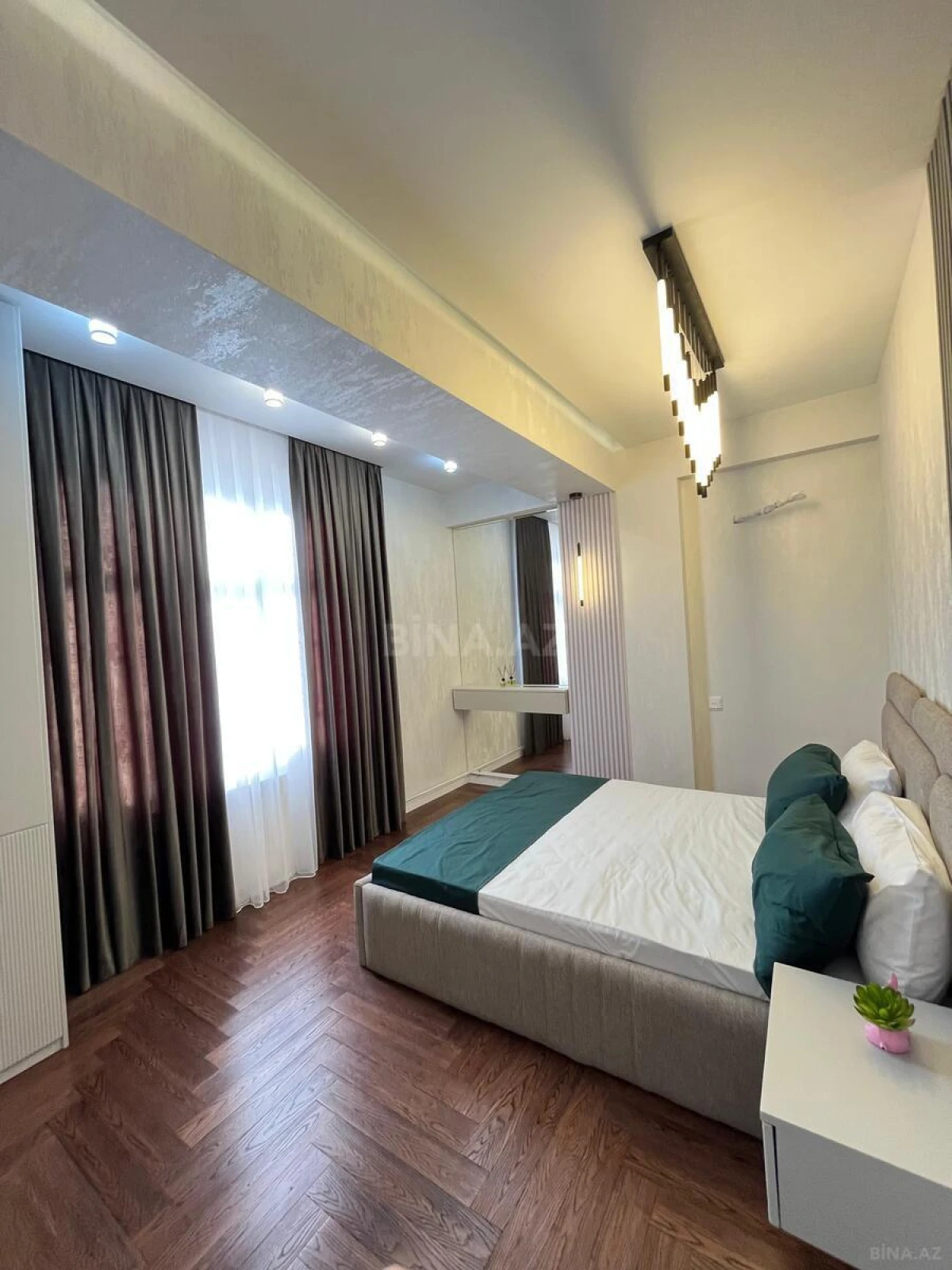 Satılır 3 otaqlı mənzil 101 m²