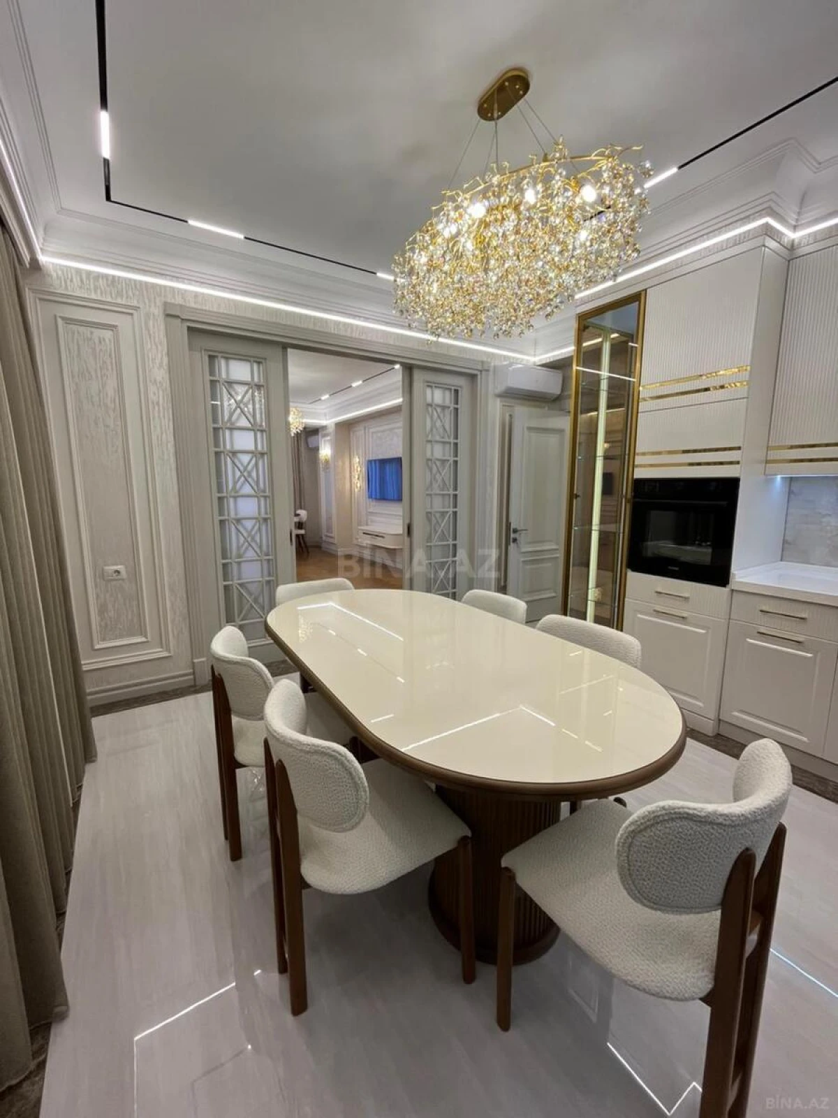 Satılır 4 otaqlı mənzil 177 m²