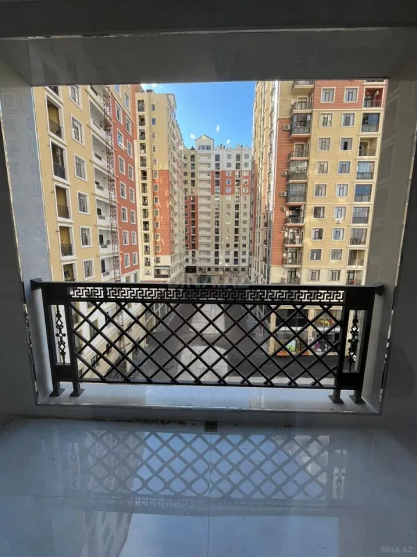 Satılır 4 otaqlı mənzil 177 m²