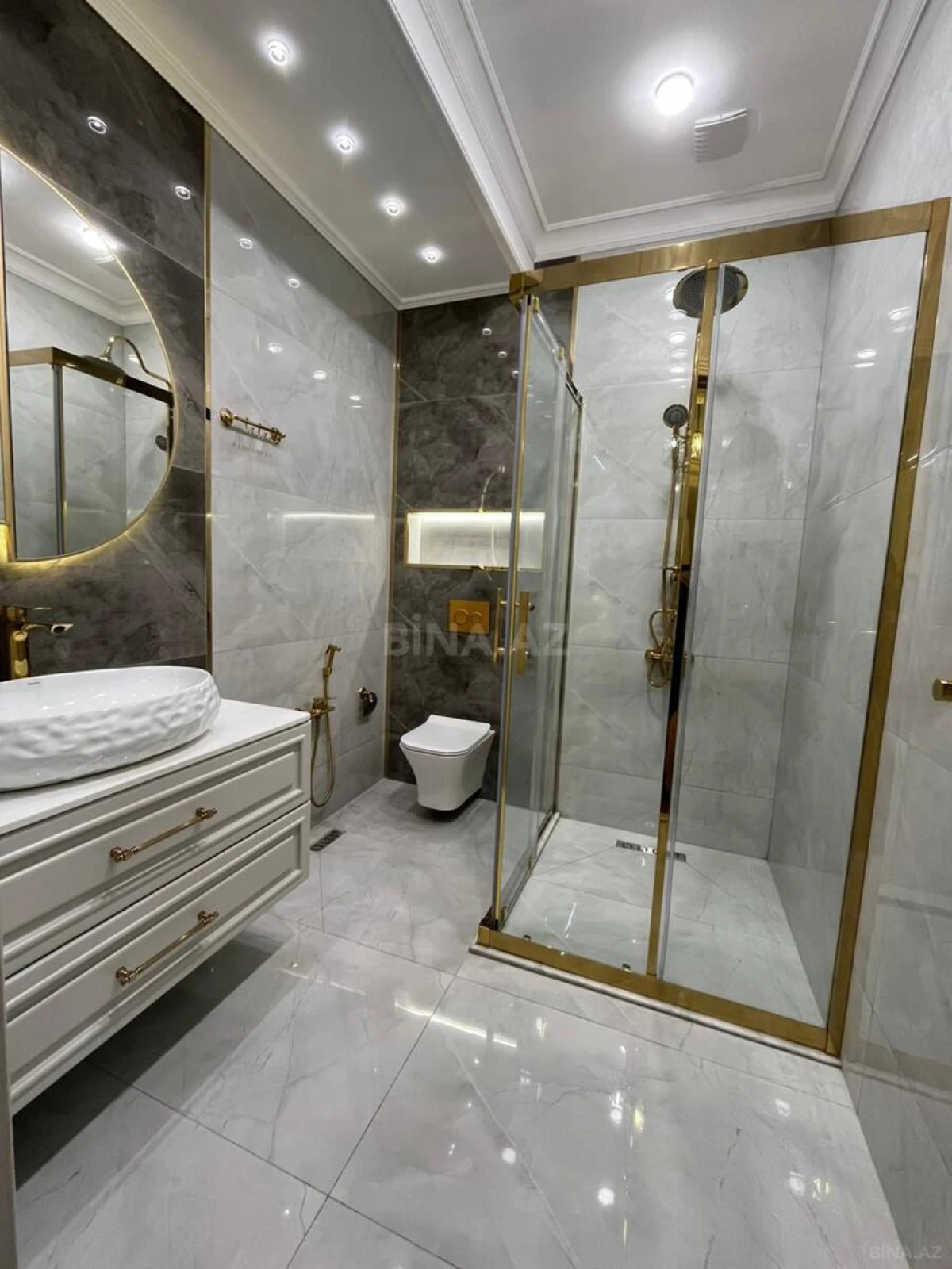 Satılır 4 otaqlı mənzil 177 m²