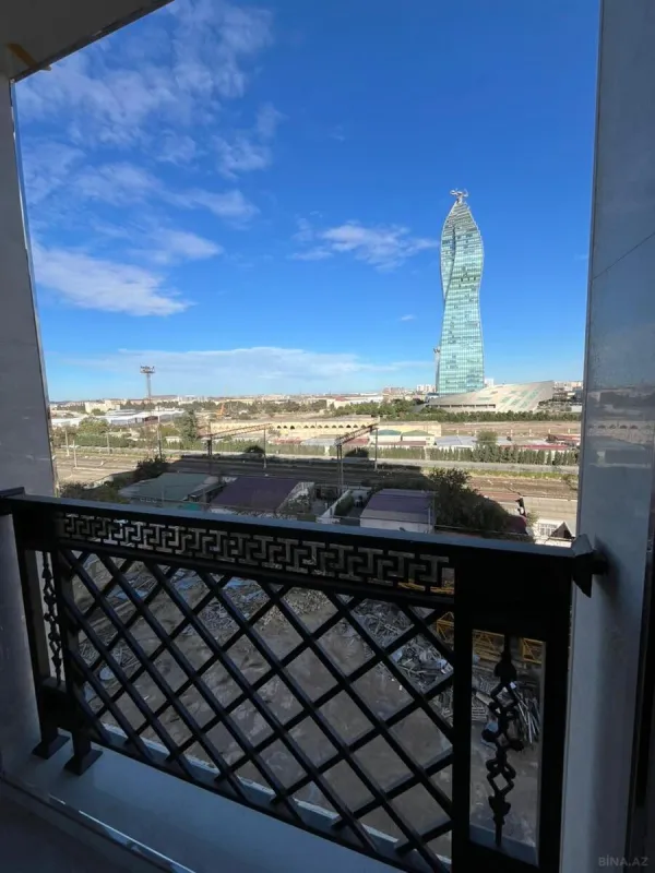 Satılır 4 otaqlı mənzil 177 m²