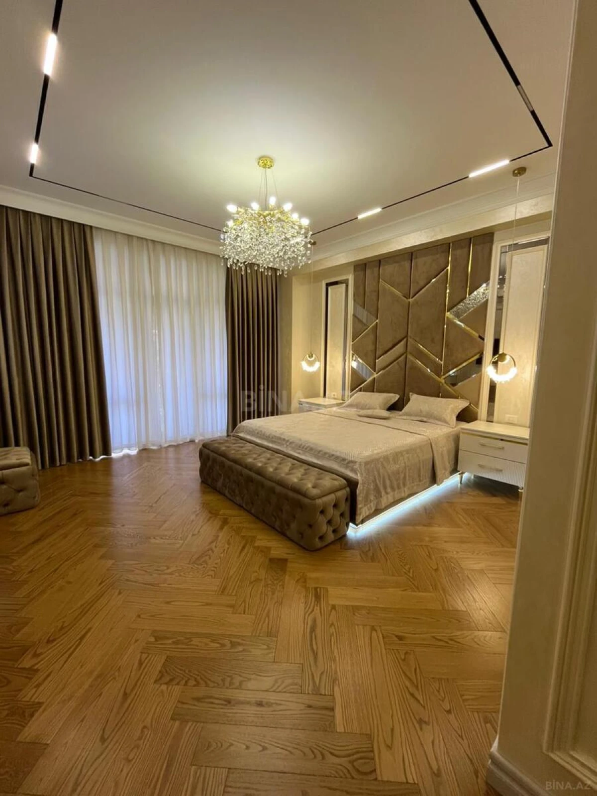 Satılır 4 otaqlı mənzil 177 m²