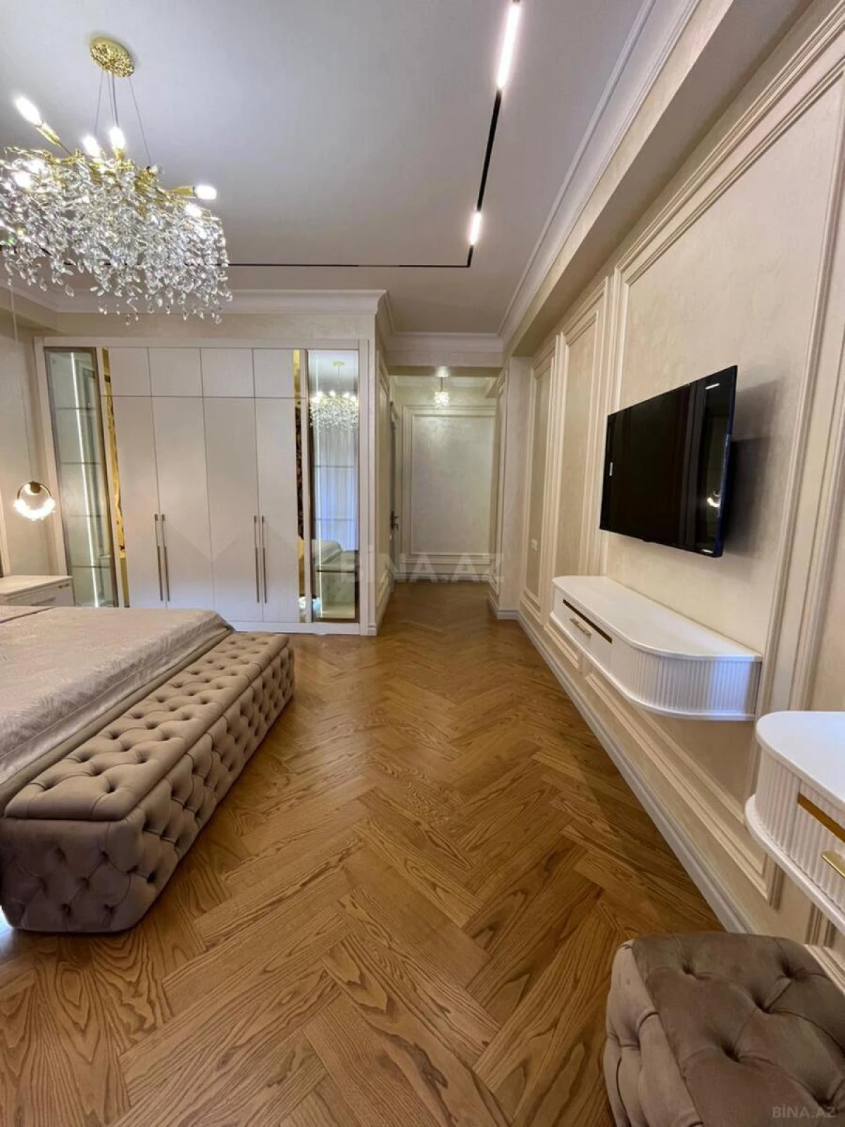 Satılır 4 otaqlı mənzil 177 m²