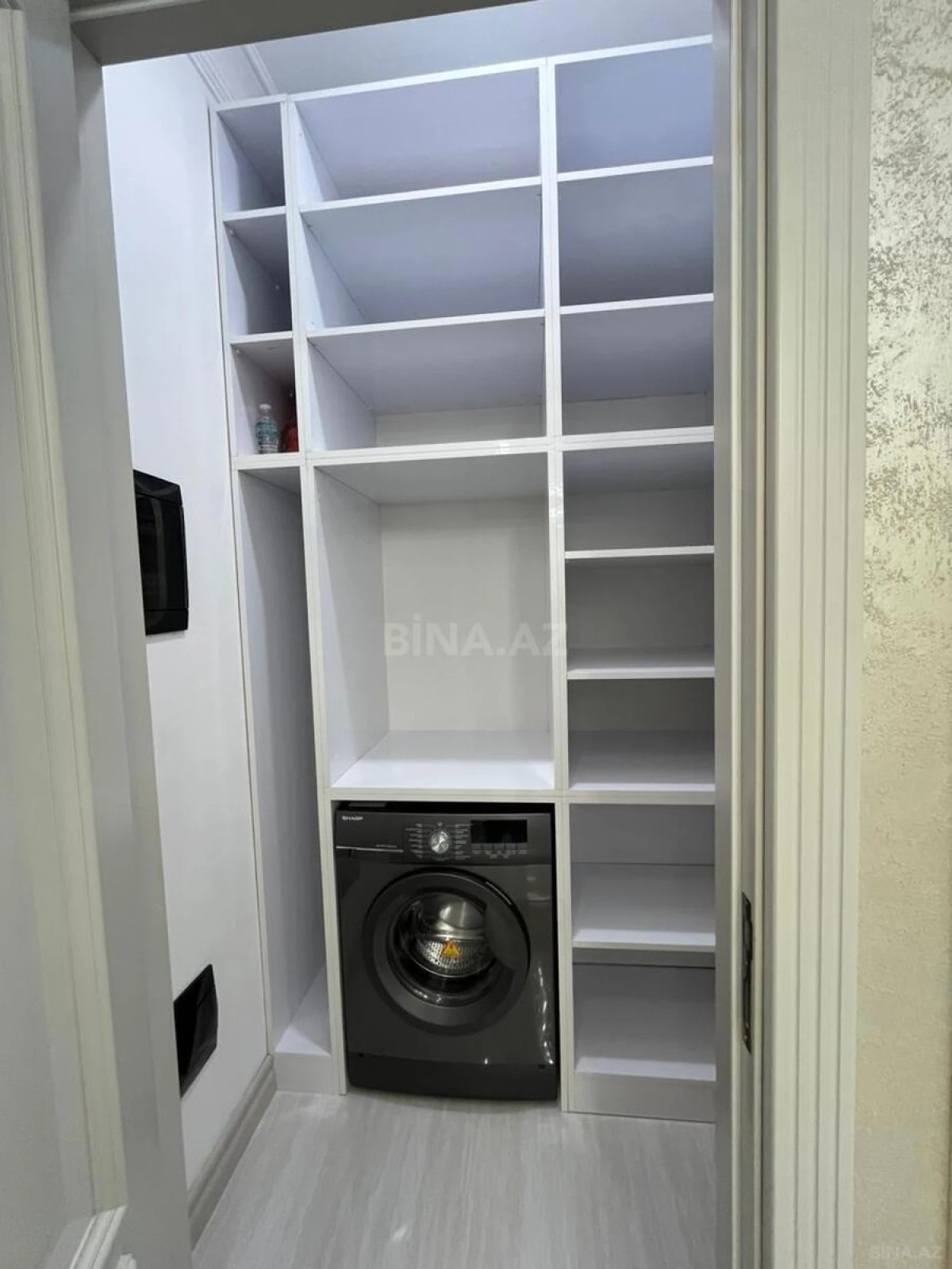 Satılır 4 otaqlı mənzil 177 m²