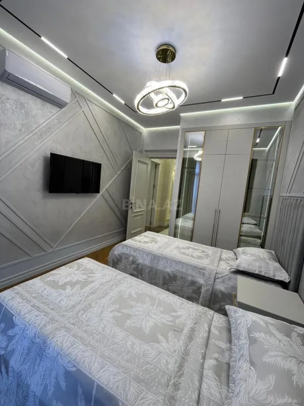 Satılır 4 otaqlı mənzil 177 m²