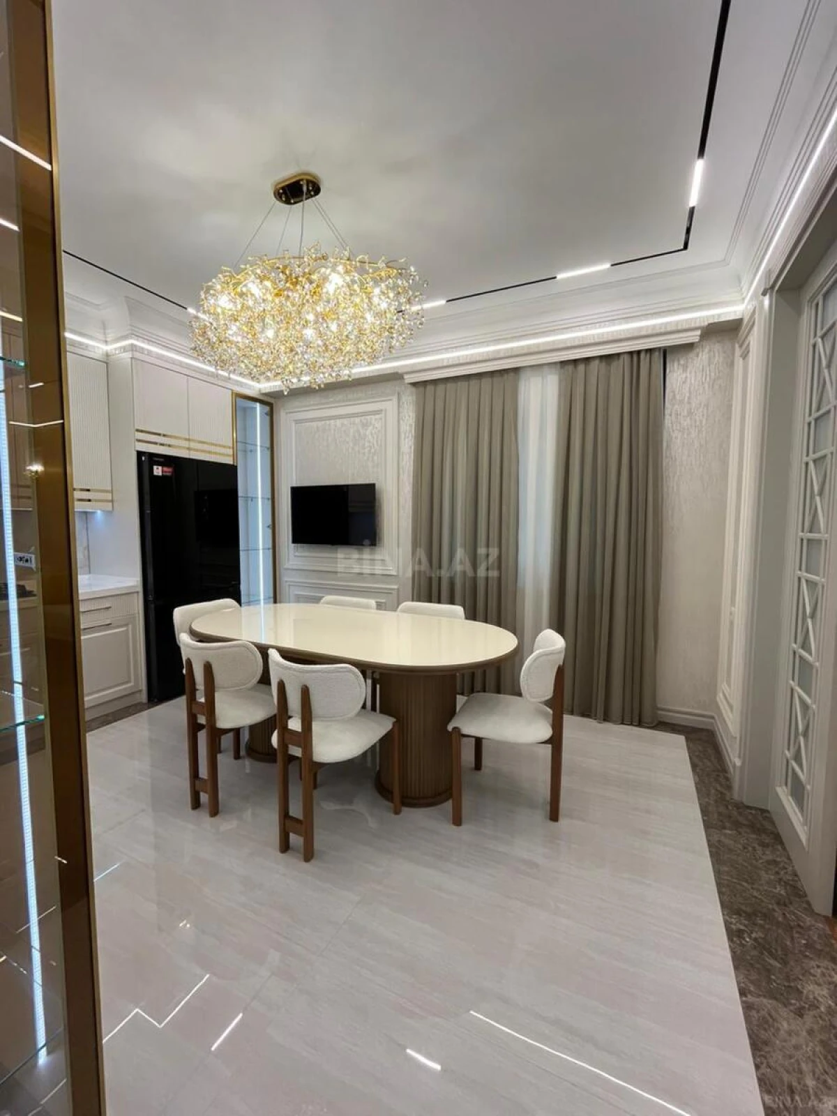 Satılır 4 otaqlı mənzil 177 m²