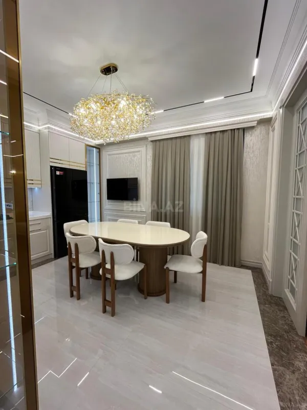 Satılır 4 otaqlı mənzil 177 m²