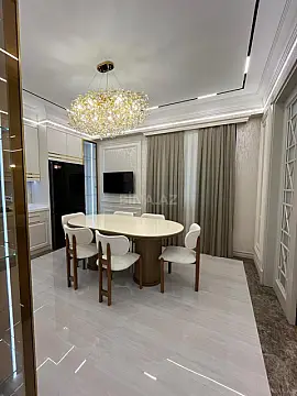 Satılır 4 otaqlı mənzil 177 m²