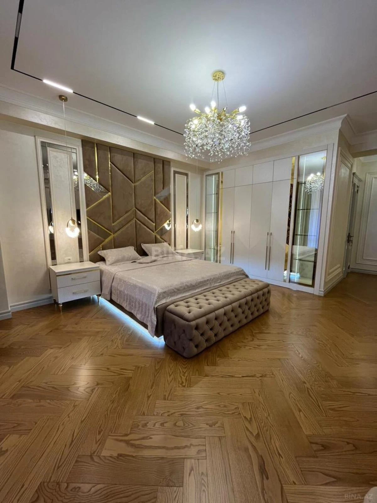 Satılır 4 otaqlı mənzil 177 m²