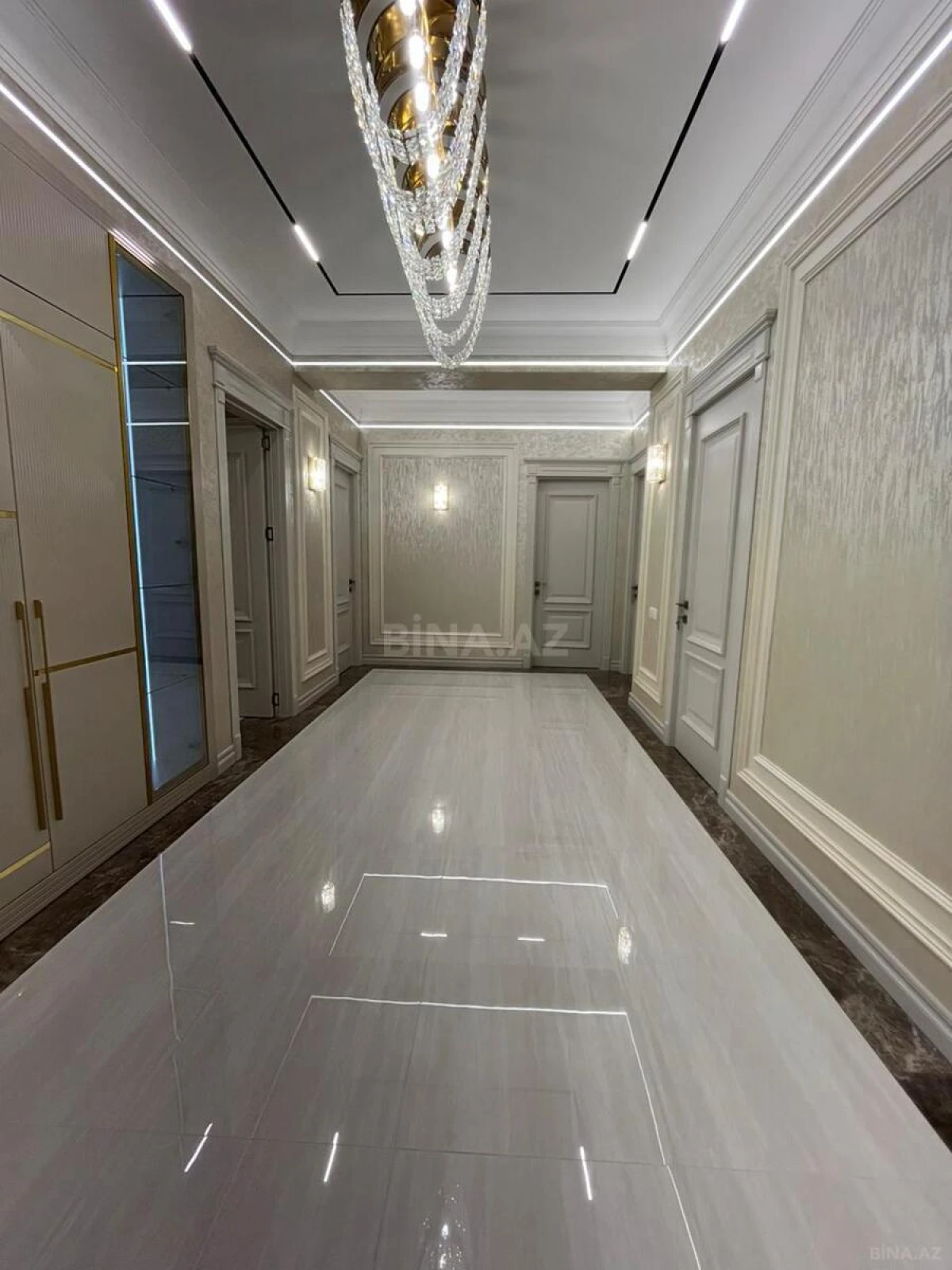 Satılır 4 otaqlı mənzil 177 m²