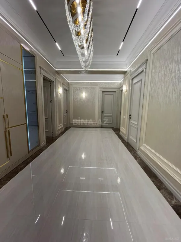 Satılır 4 otaqlı mənzil 177 m²