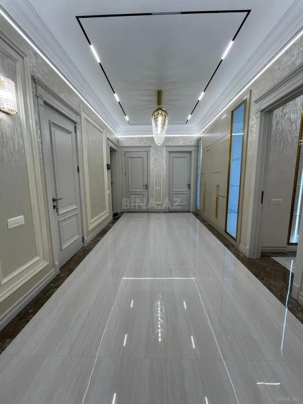 Satılır 4 otaqlı mənzil 177 m²
