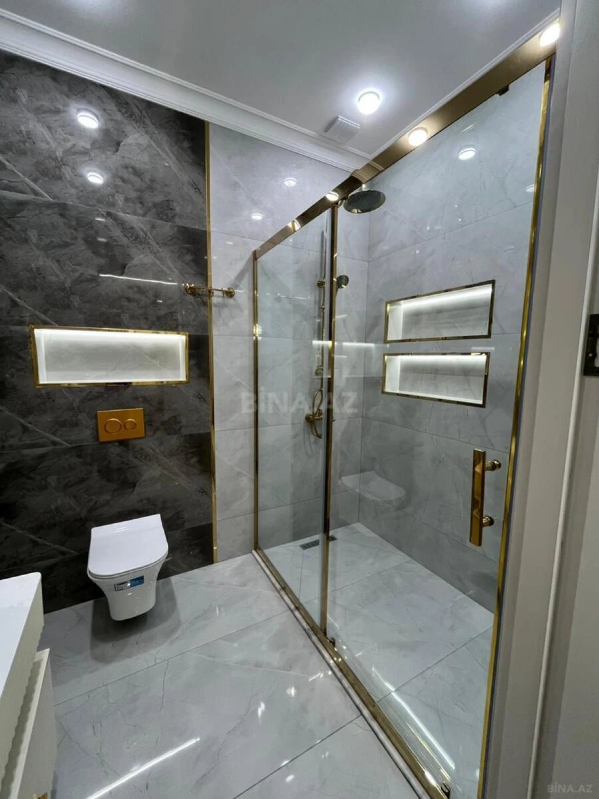 Satılır 4 otaqlı mənzil 177 m²