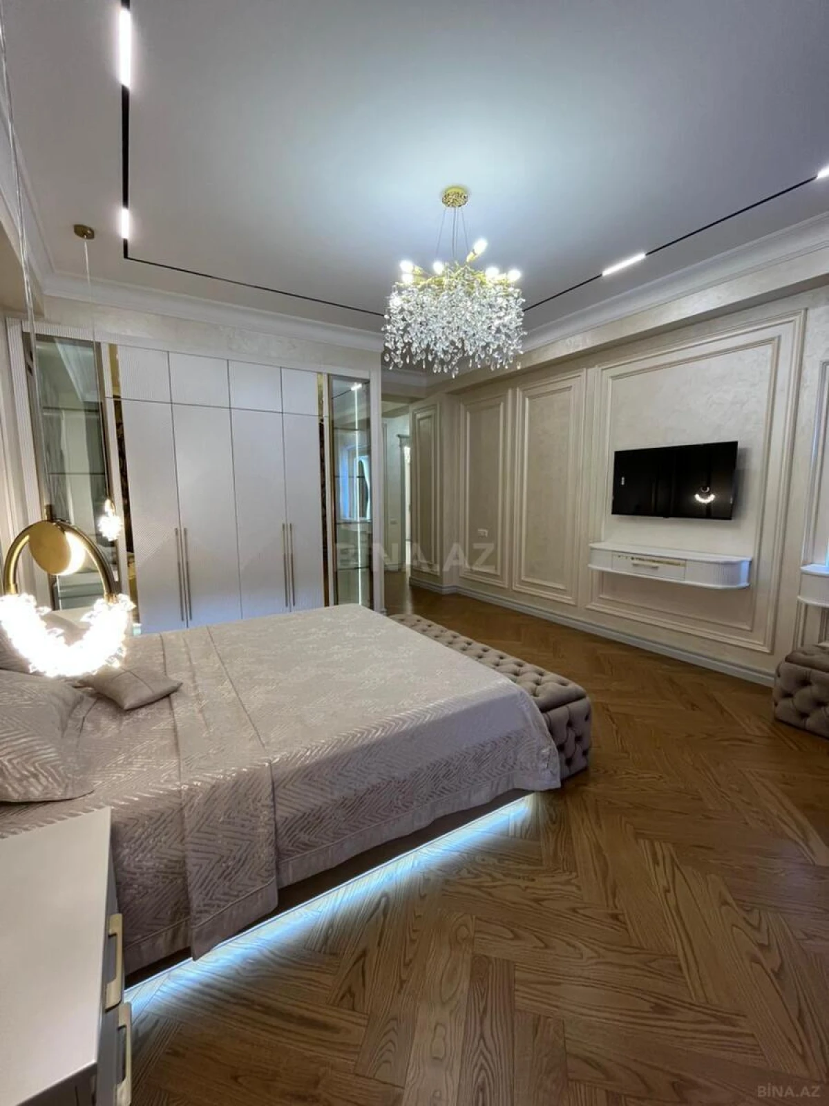 Satılır 4 otaqlı mənzil 177 m²