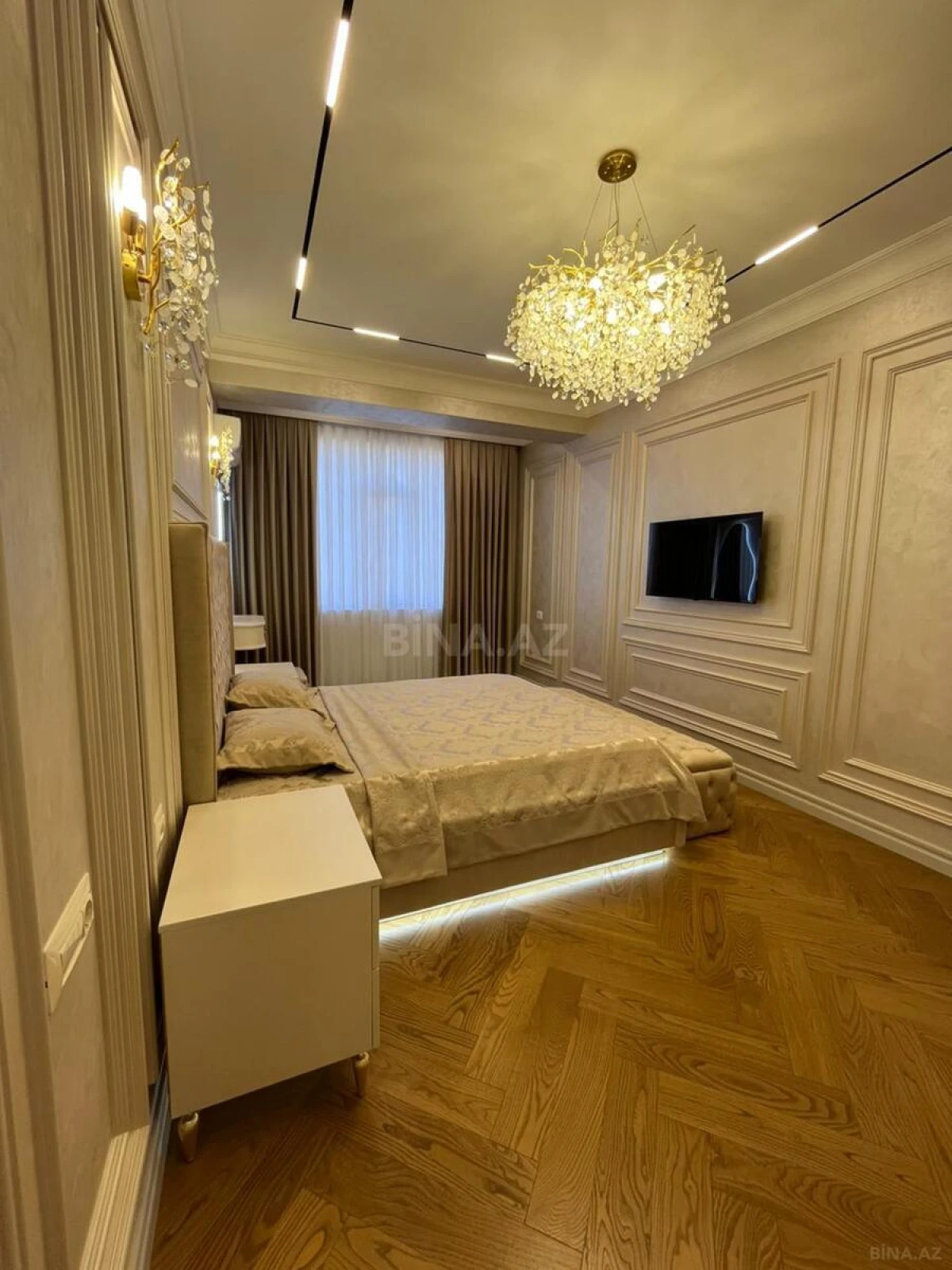 Satılır 4 otaqlı mənzil 177 m²