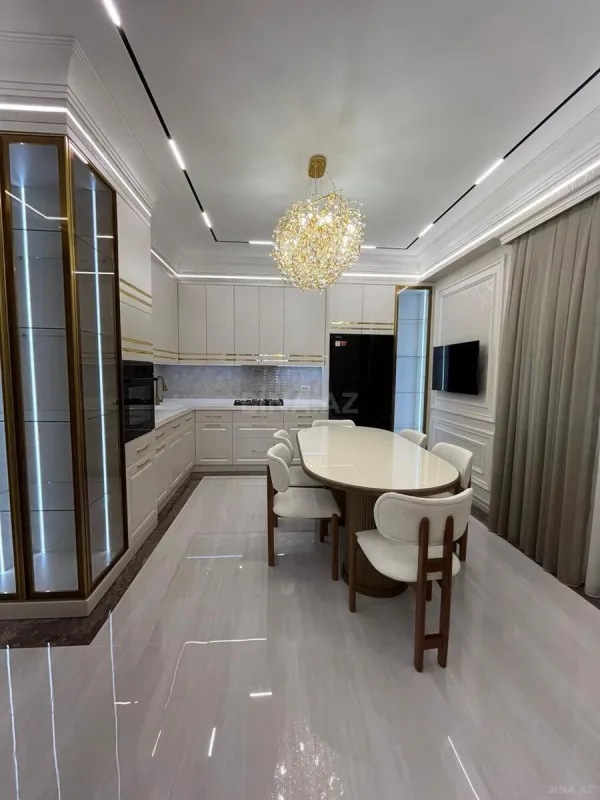 Satılır 4 otaqlı mənzil 177 m²