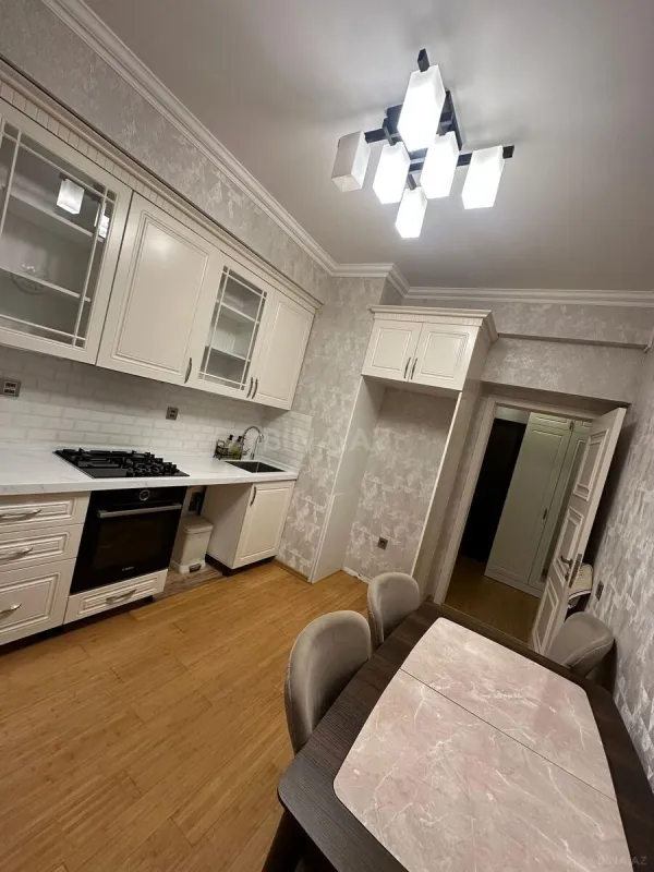 Satılır 2 otaqlı mənzil 80 m²