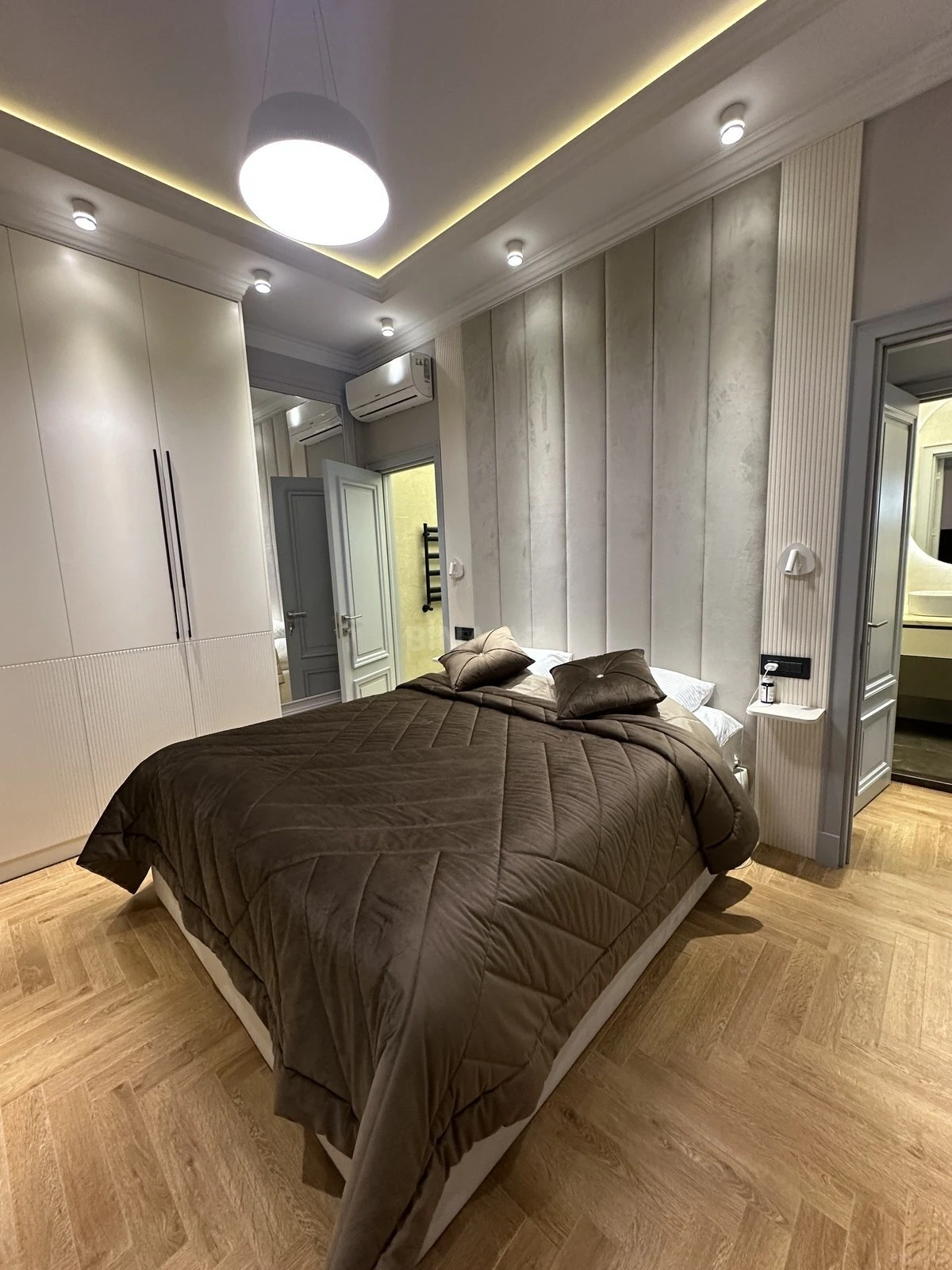 Satılır 3 otaqlı mənzil 94 m²