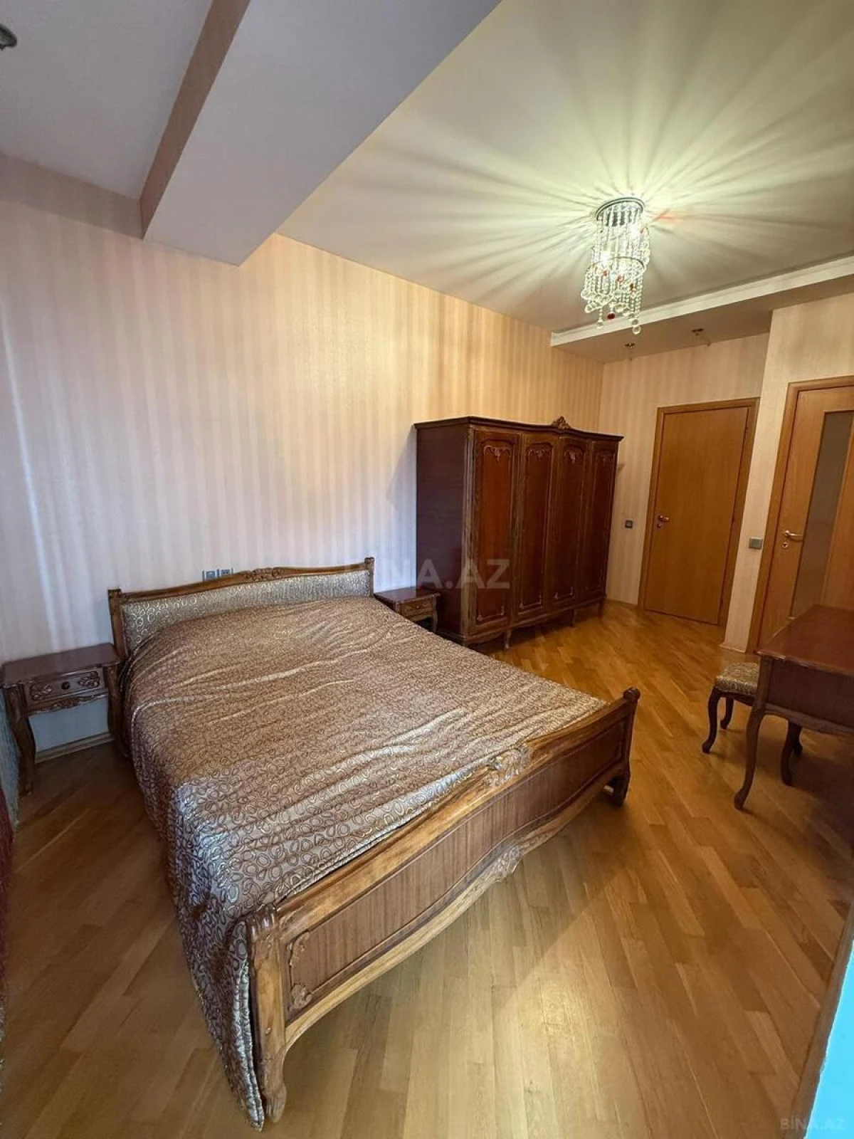 Satılır 4 otaqlı mənzil 185 m²