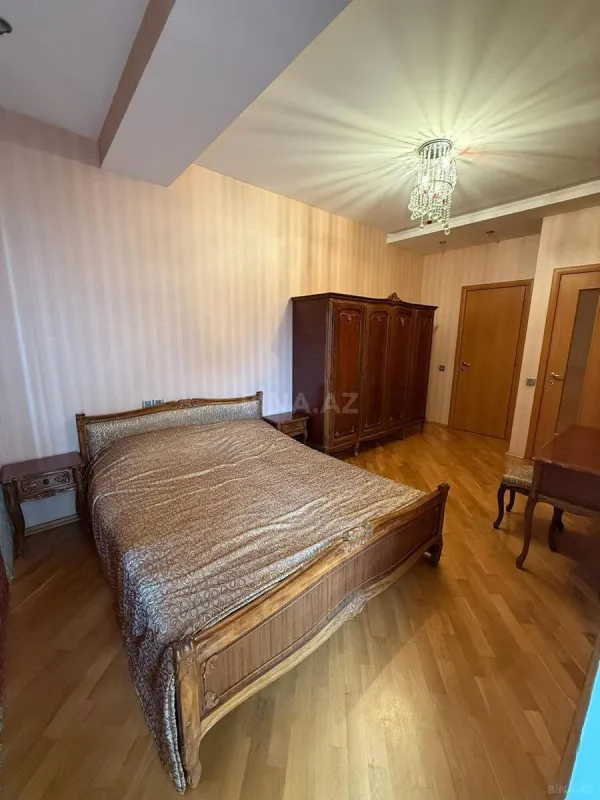 Satılır 4 otaqlı mənzil 185 m²