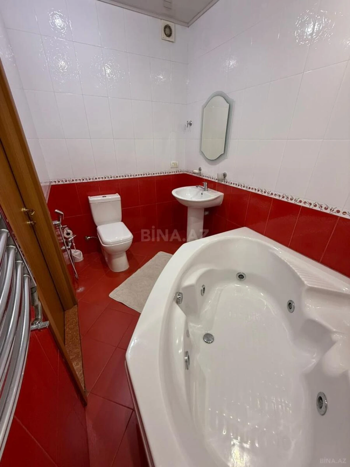 Satılır 4 otaqlı mənzil 185 m²