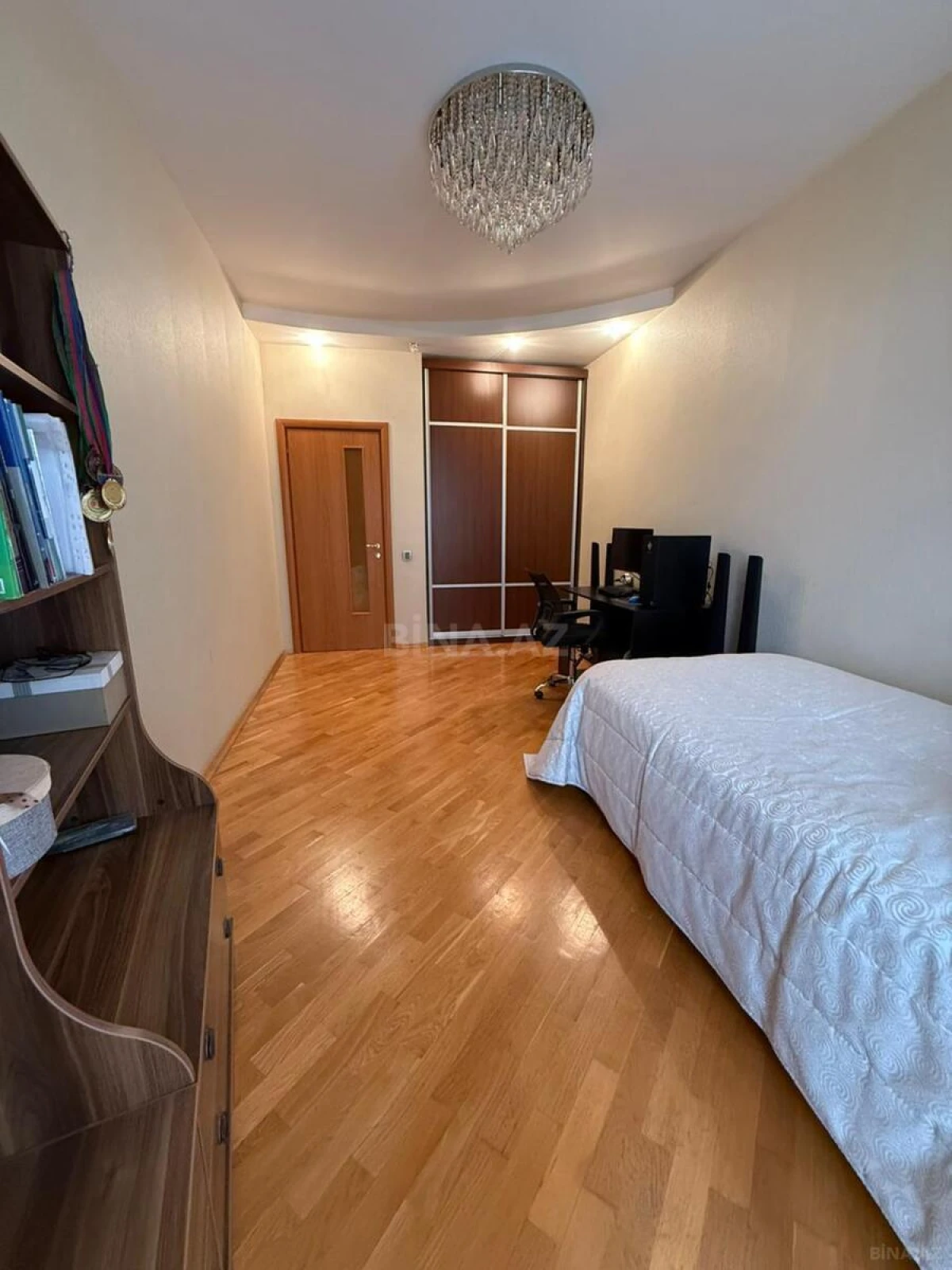 Satılır 4 otaqlı mənzil 185 m²