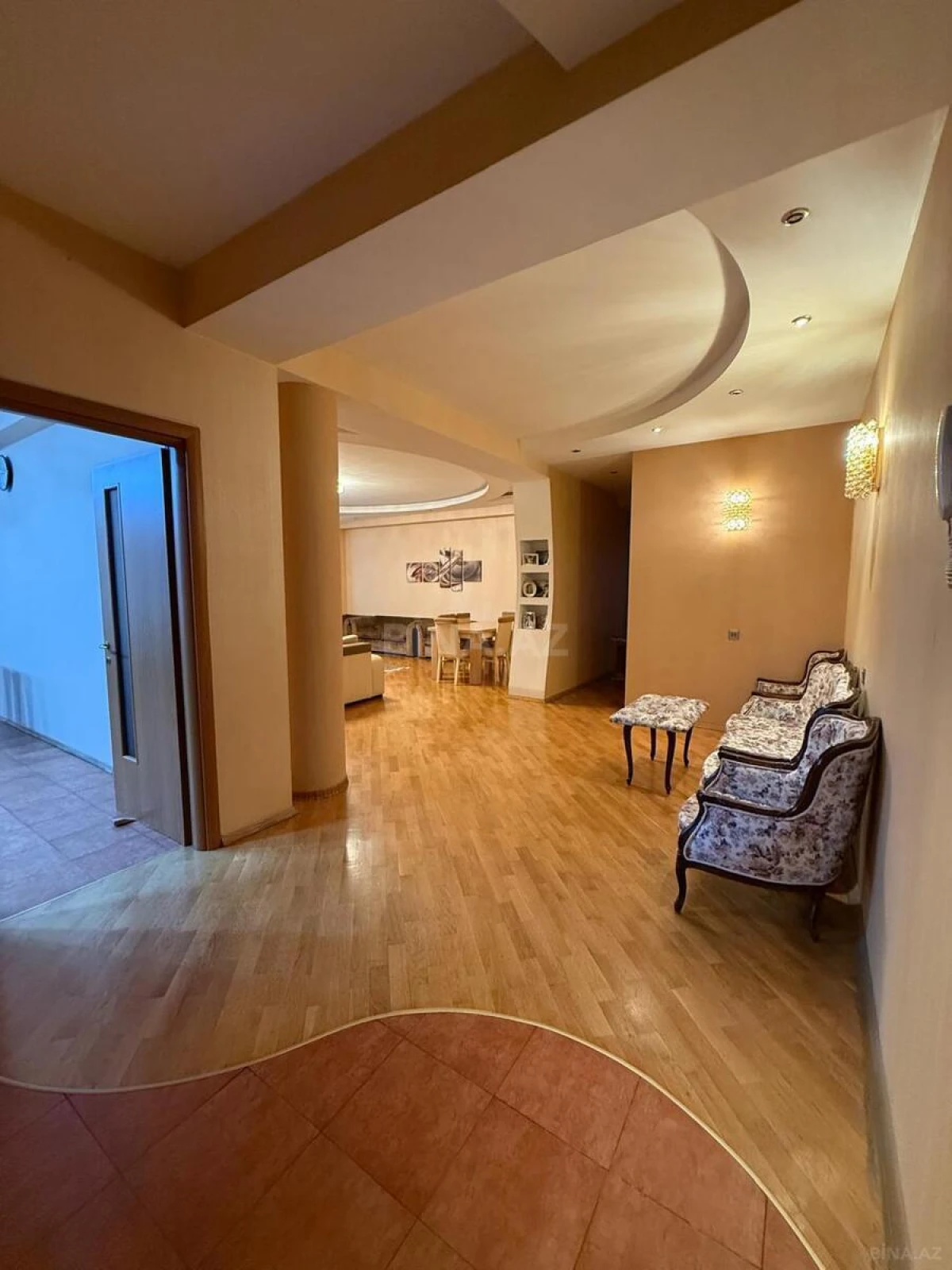 Satılır 4 otaqlı mənzil 185 m²