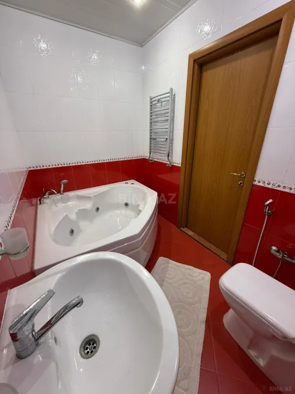 Satılır 4 otaqlı mənzil 185 m²