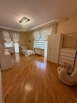 Satılır 4 otaqlı mənzil 185 m²