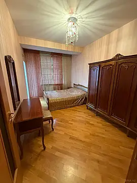Satılır 4 otaqlı mənzil 185 m²