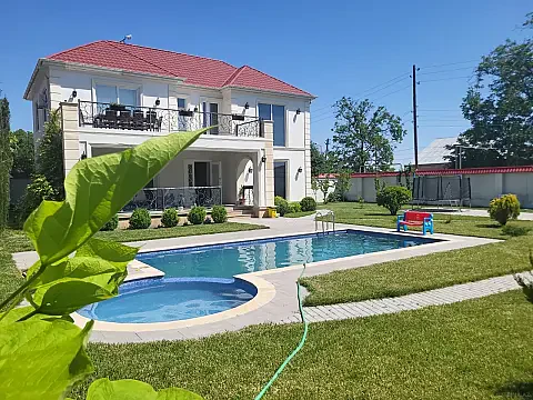Kirayə verilir 5 otaqlı həyət evi 200 m² — Qəbələ 5 otaq 200.00 m²