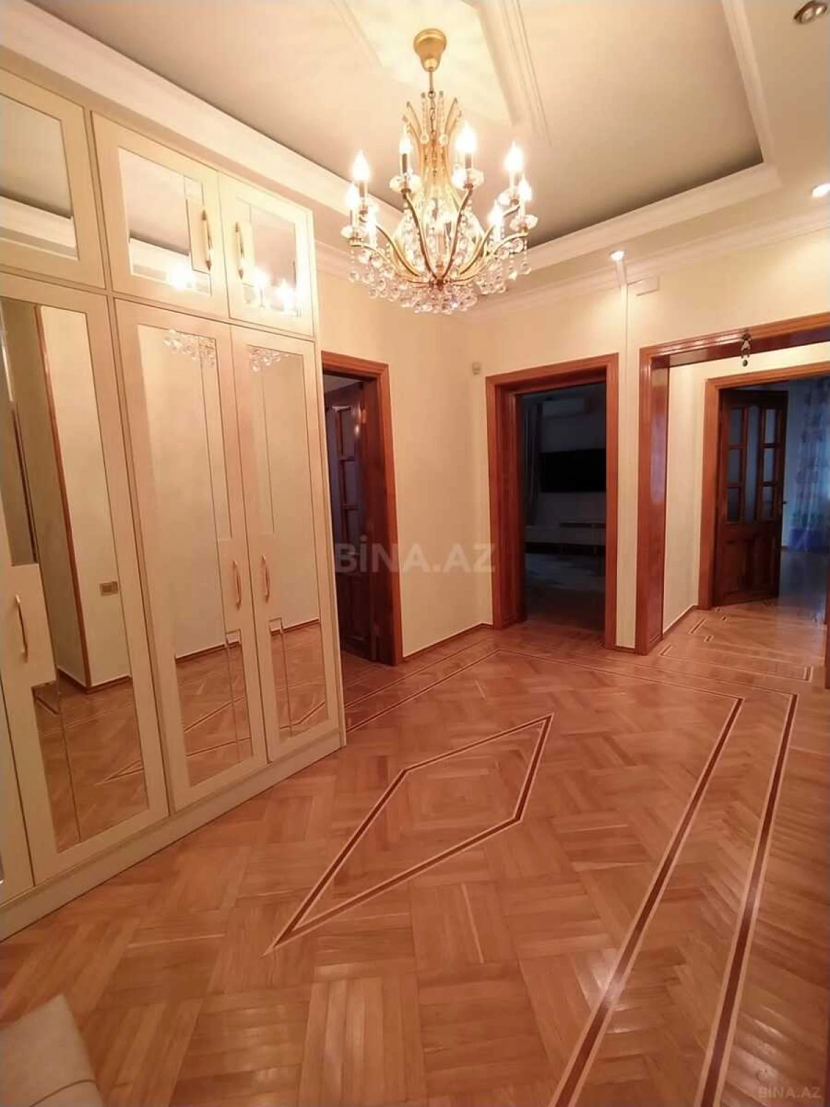 Kirayə verilir 3 otaqlı mənzil 145 m²