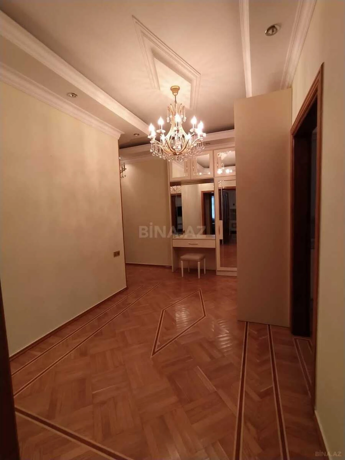 Kirayə verilir 3 otaqlı mənzil 145 m²
