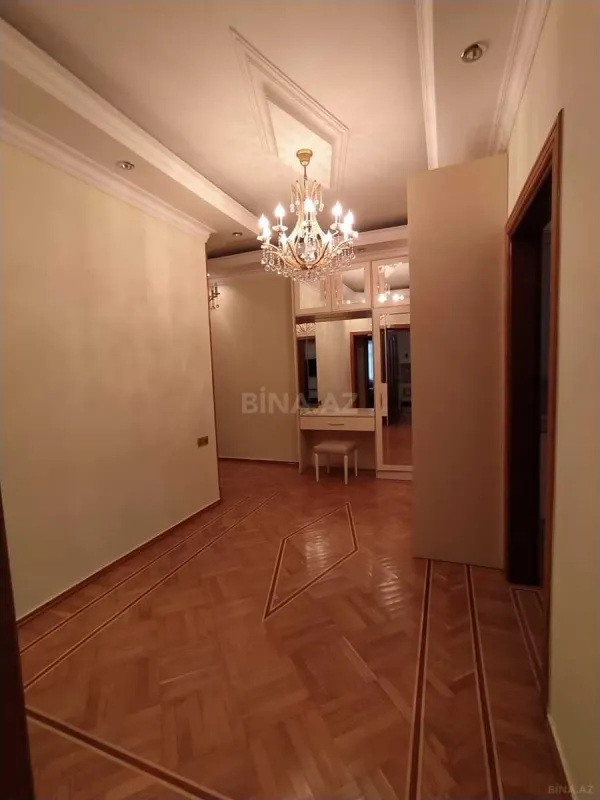 Kirayə verilir 3 otaqlı mənzil 145 m²