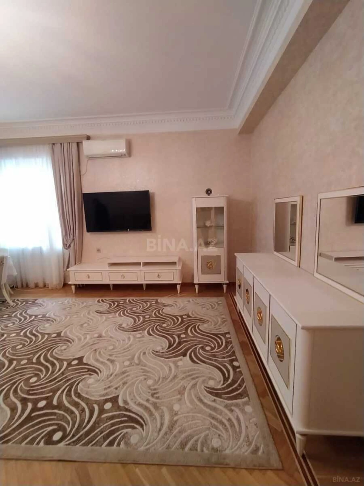 Kirayə verilir 3 otaqlı mənzil 145 m²