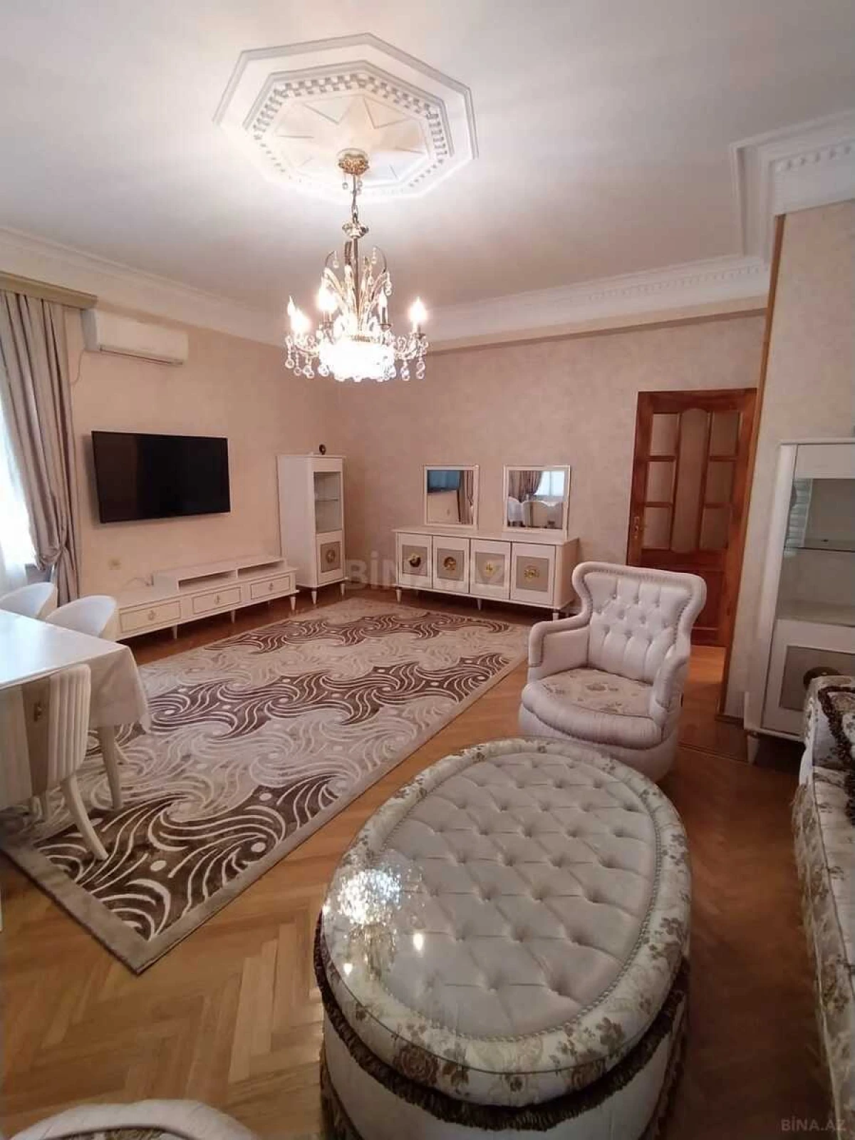 Kirayə verilir 3 otaqlı mənzil 145 m²