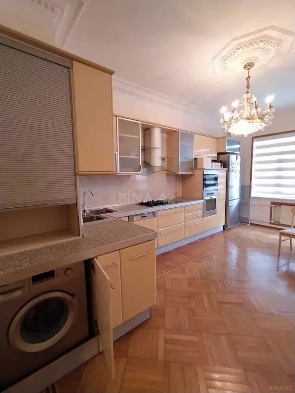 Kirayə verilir 3 otaqlı mənzil 145 m²