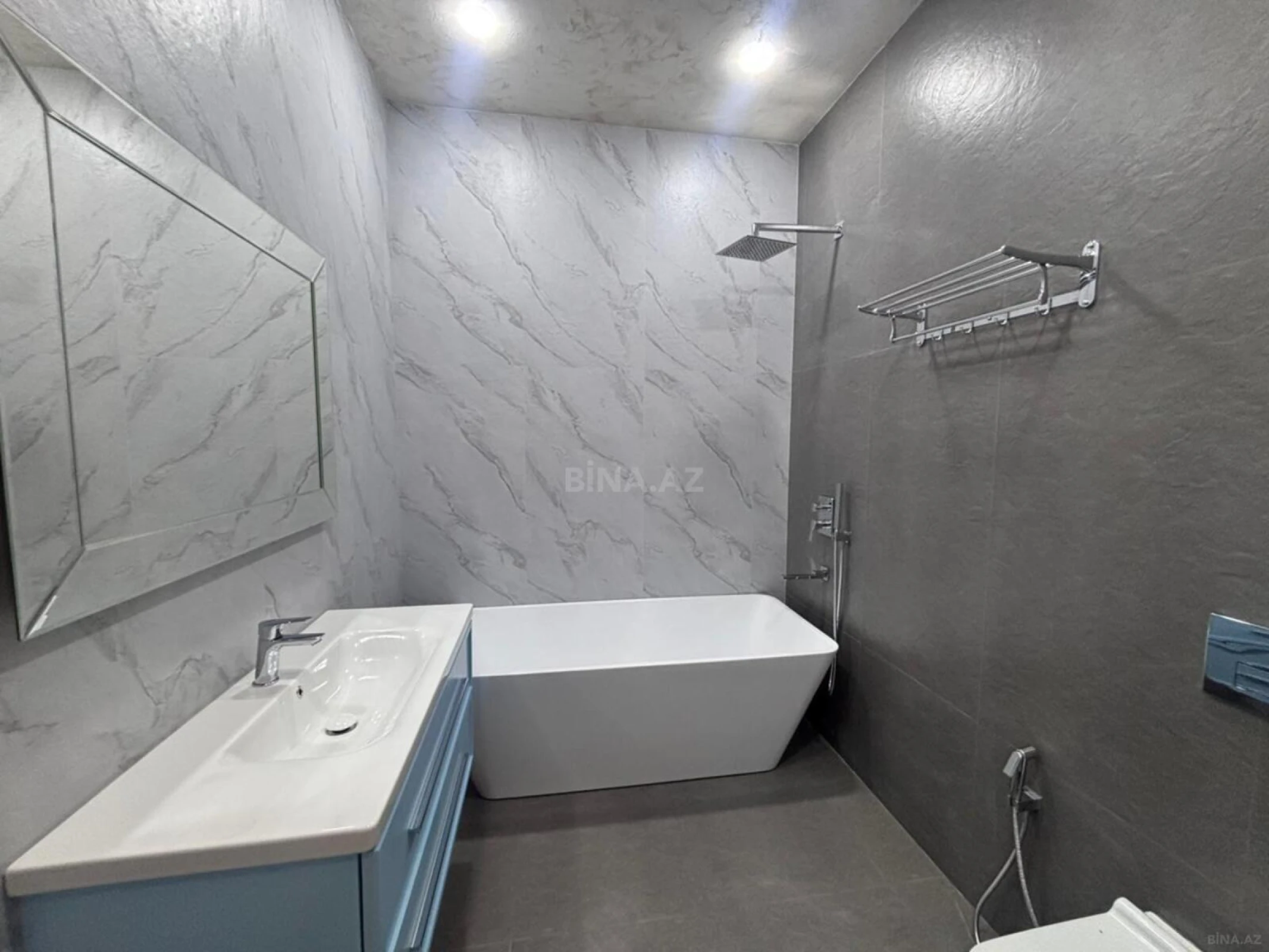 Satılır 5 otaqlı həyət evi 260 m²