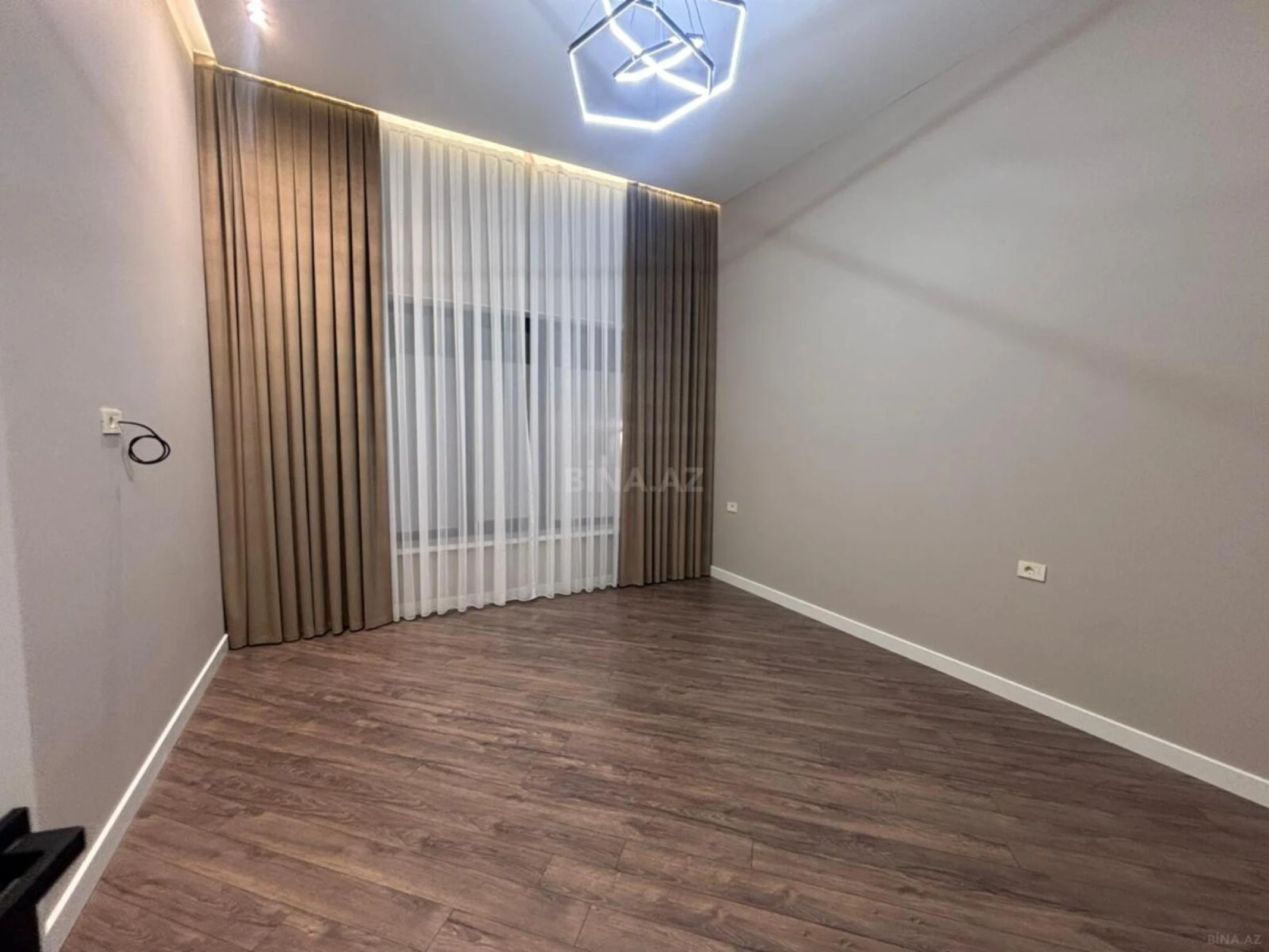 Satılır 5 otaqlı həyət evi 260 m²