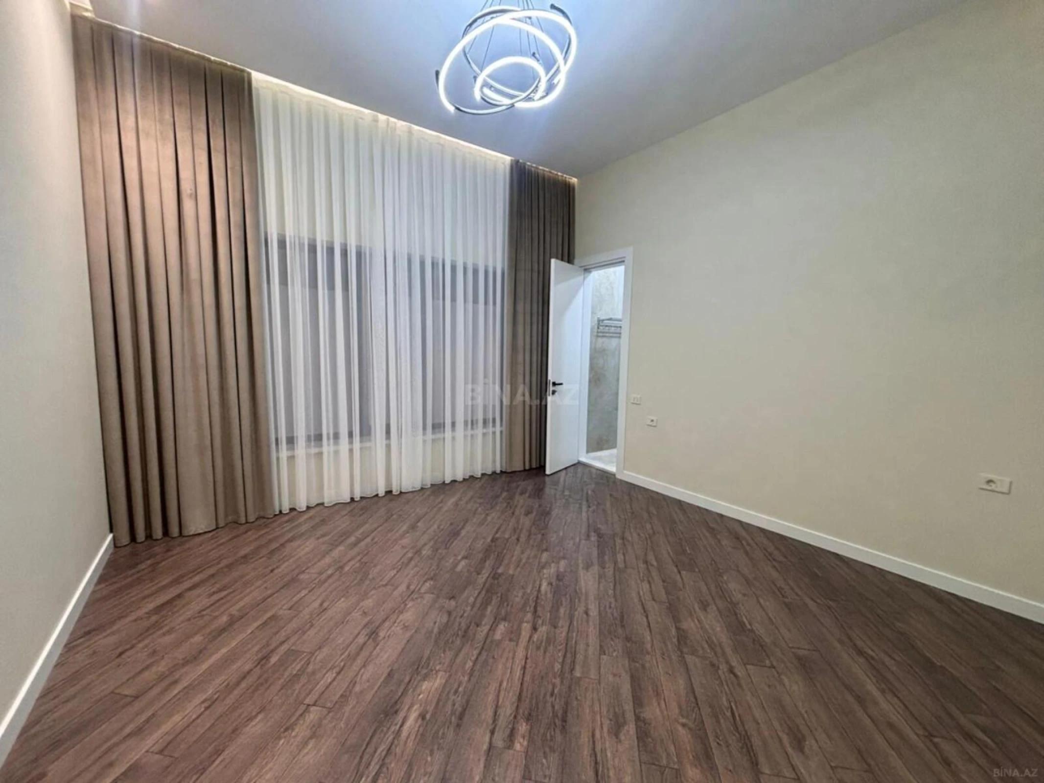 Satılır 5 otaqlı həyət evi 260 m²