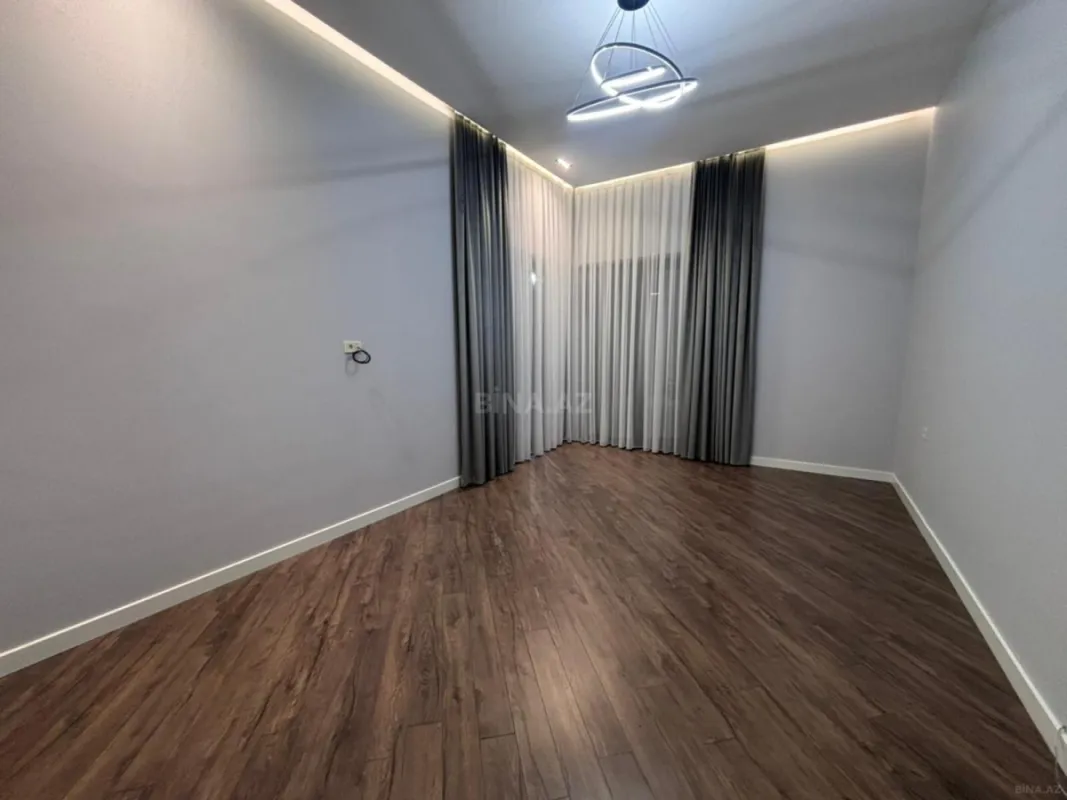 Satılır 5 otaqlı həyət evi 260 m²