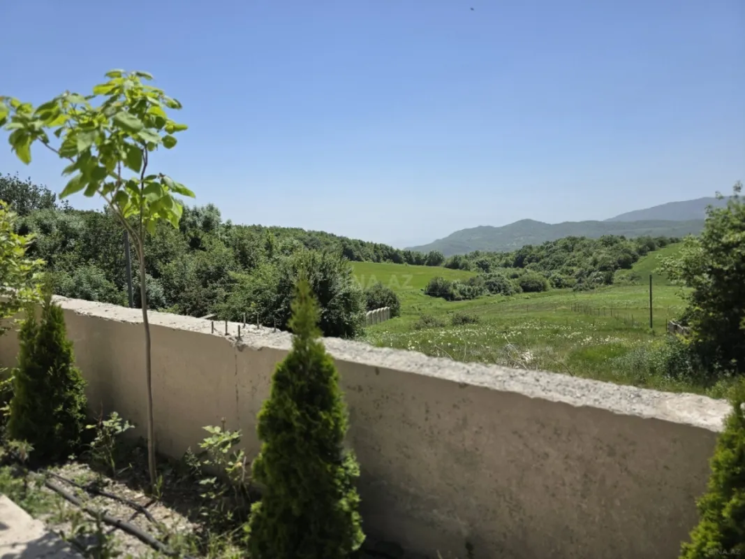 Satılır 4 otaqlı həyət evi 200 m²