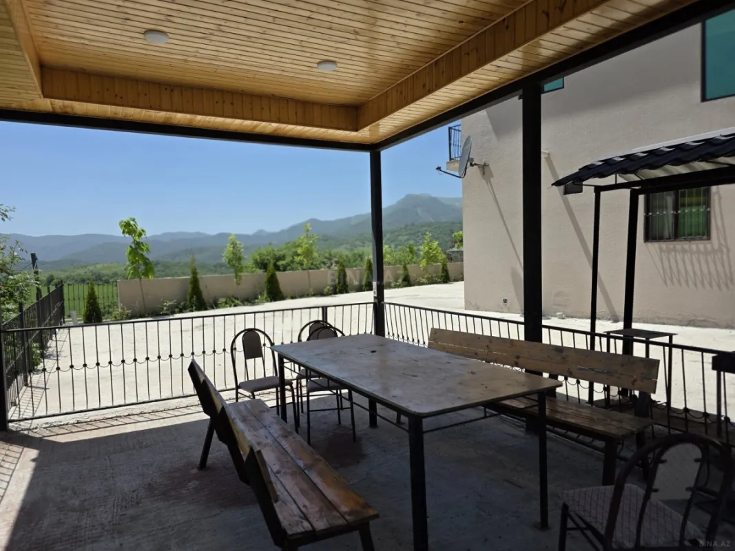 Satılır 4 otaqlı həyət evi 200 m²