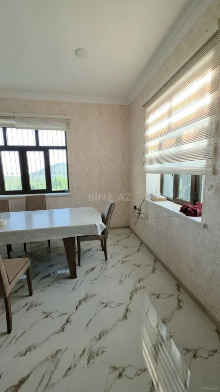 Satılır 4 otaqlı həyət evi 200 m²