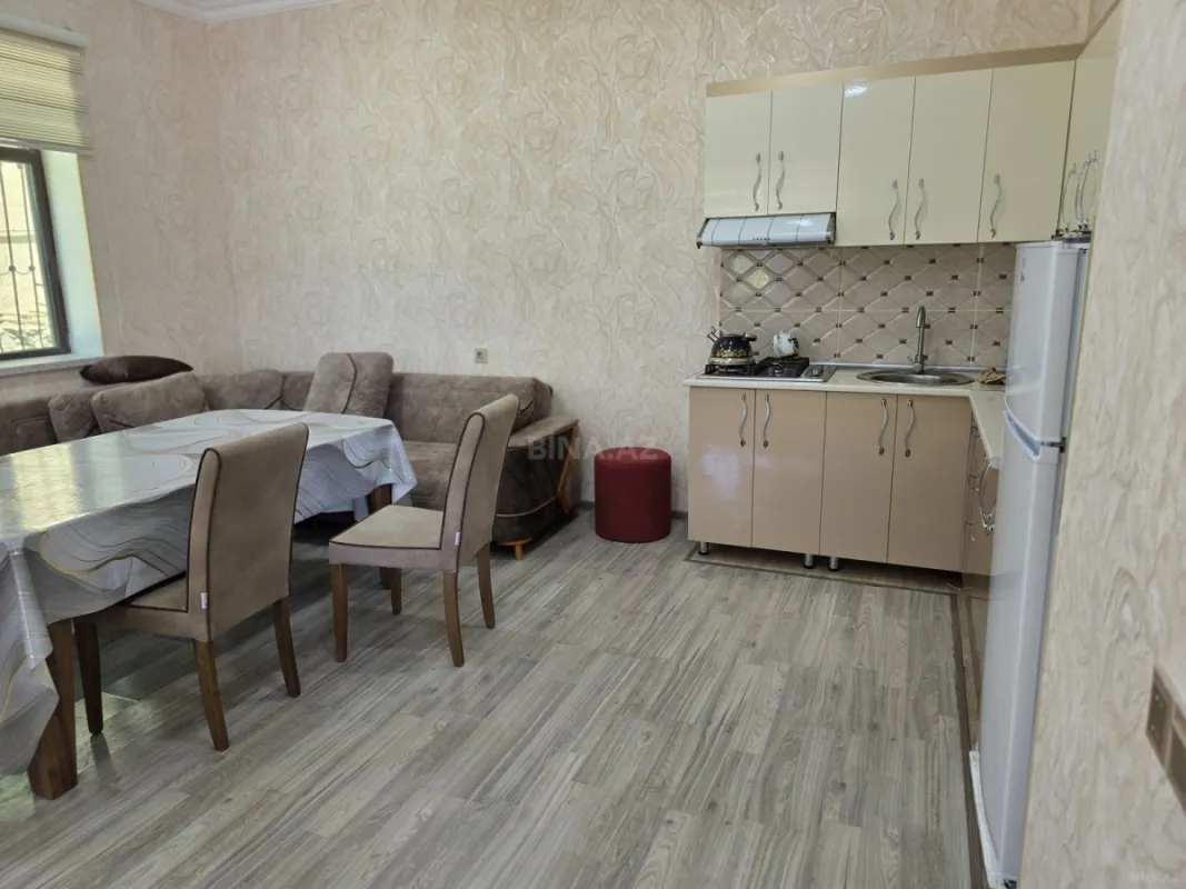 Satılır 4 otaqlı həyət evi 200 m²