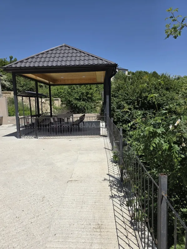 Satılır 4 otaqlı həyət evi 200 m²