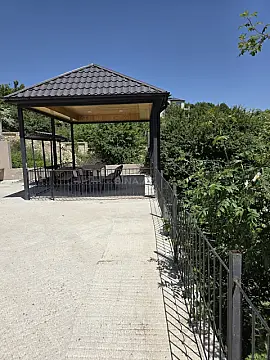 Satılır 4 otaqlı həyət evi 200 m²