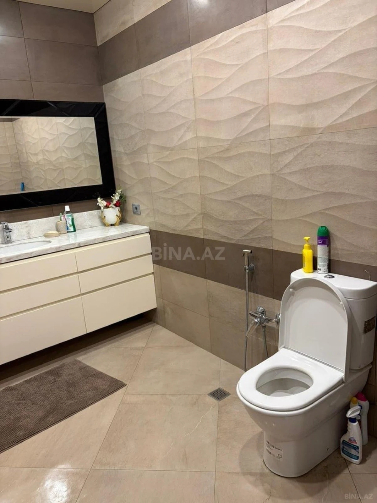 Satılır 4 otaqlı mənzil 215 m²